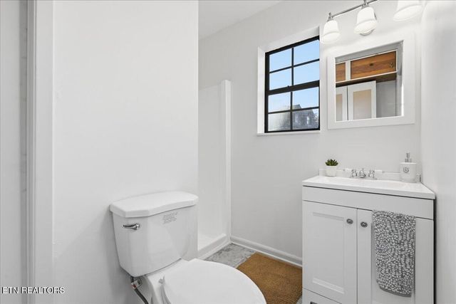 425 Laurel Lake Circle, Madisonville, TN 37354