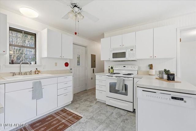 425 Laurel Lake Circle, Madisonville, TN 37354