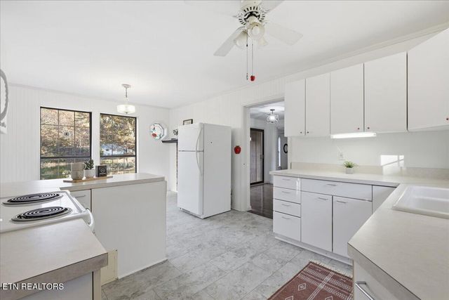 425 Laurel Lake Circle, Madisonville, TN 37354