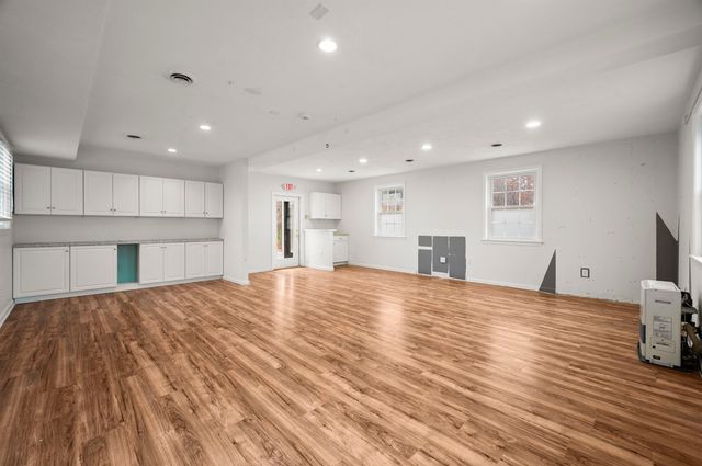 2425 Lafayette Road, Portsmouth, NH 03801