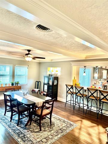 216 S William Barnett Avenue, Cleveland, TX 77327