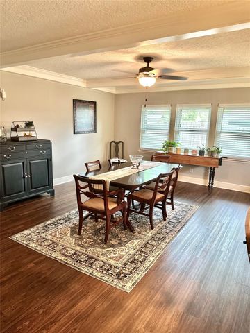 216 S William Barnett Avenue, Cleveland, TX 77327