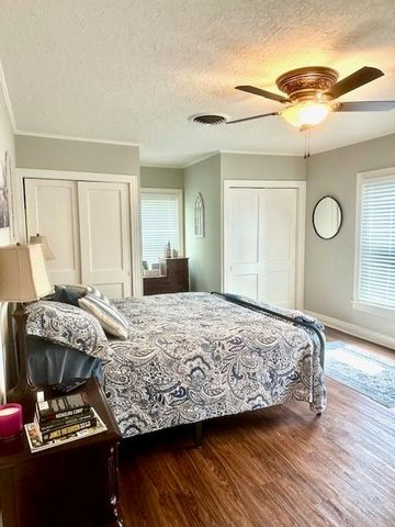 216 S William Barnett Avenue, Cleveland, TX 77327