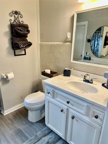 216 S William Barnett Avenue, Cleveland, TX 77327