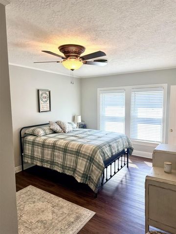 216 S William Barnett Avenue, Cleveland, TX 77327