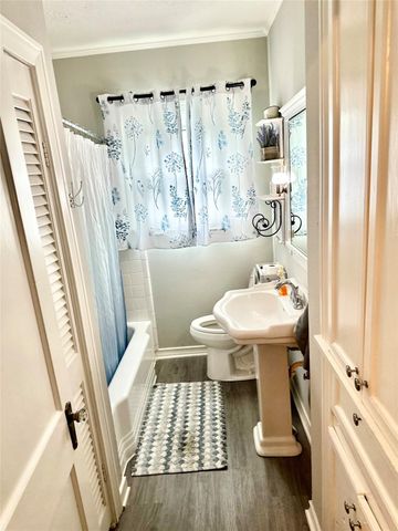 216 S William Barnett Avenue, Cleveland, TX 77327