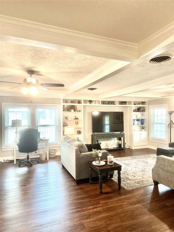 216 S William Barnett Avenue, Cleveland, TX 77327