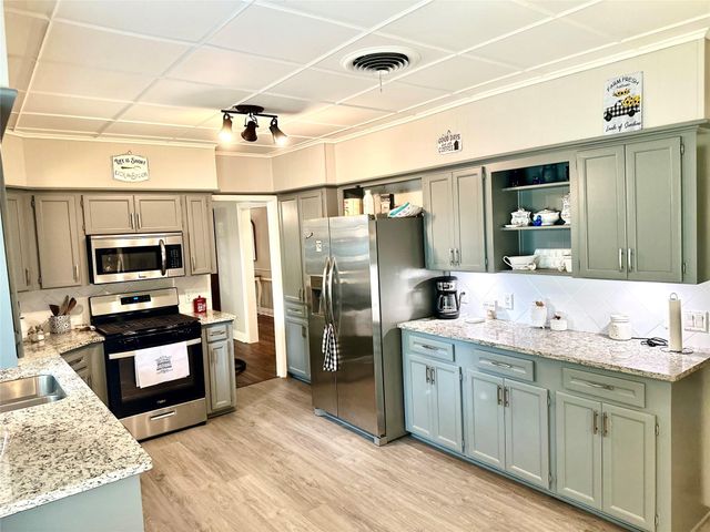 216 S William Barnett Avenue, Cleveland, TX 77327