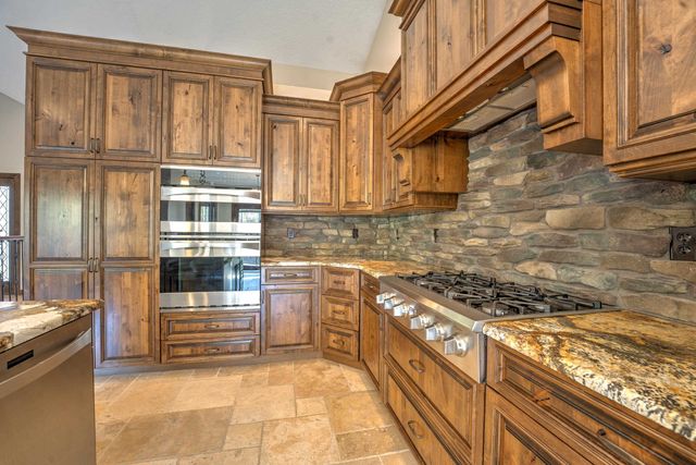 1409 Golden Valley Lane, Minot, ND 58703