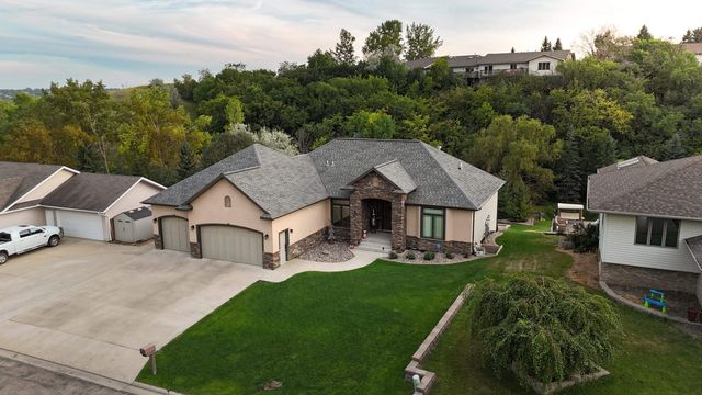 1409 Golden Valley Lane, Minot, ND 58703