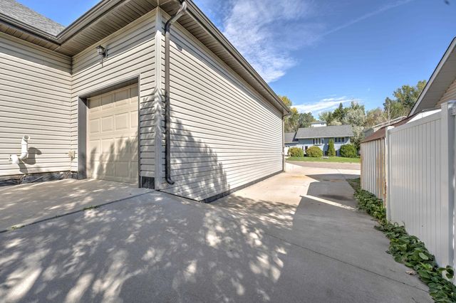 1409 Golden Valley Lane, Minot, ND 58703