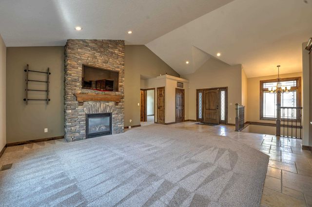 1409 Golden Valley Lane, Minot, ND 58703