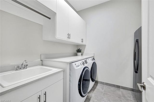 11628 Periwinkle DR, Naples, FL 34120