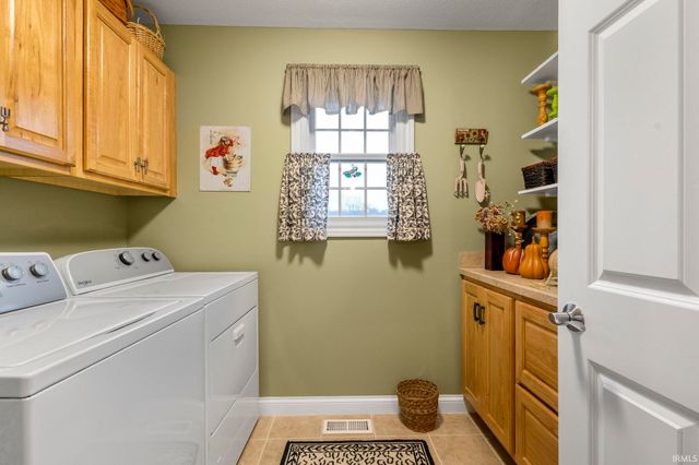 23870 Autumnview Lane, Elkhart, IN 46517