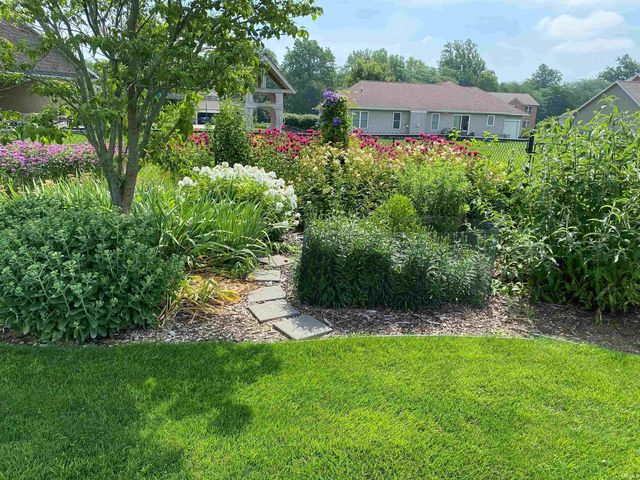 23870 Autumnview Lane, Elkhart, IN 46517