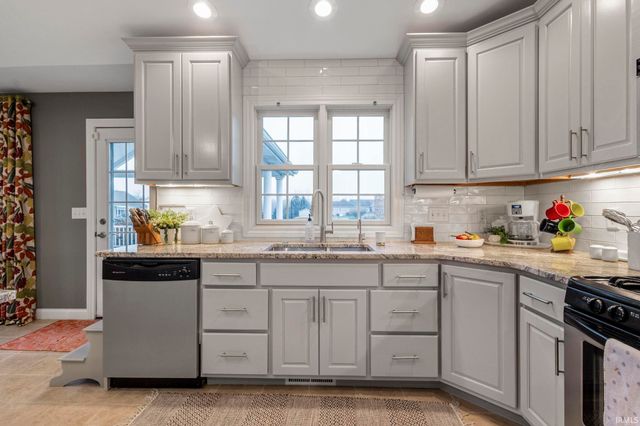 23870 Autumnview Lane, Elkhart, IN 46517