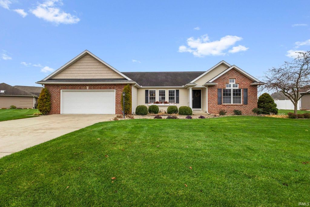 23870 Autumnview Lane, Elkhart, IN 46517