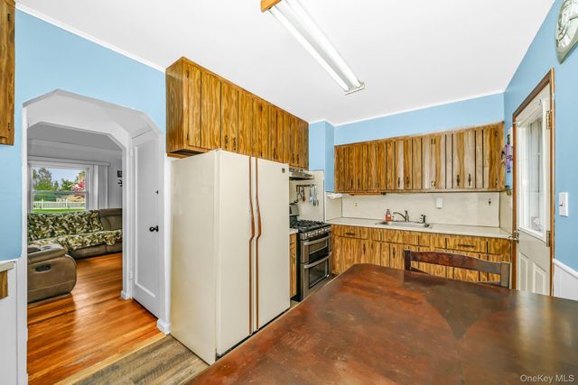 65 5th Street, Garden City Park, NY 11040