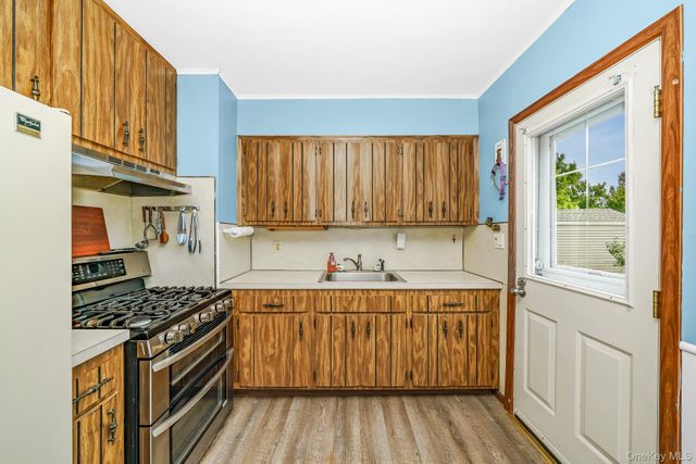 65 5th Street, Garden City Park, NY 11040