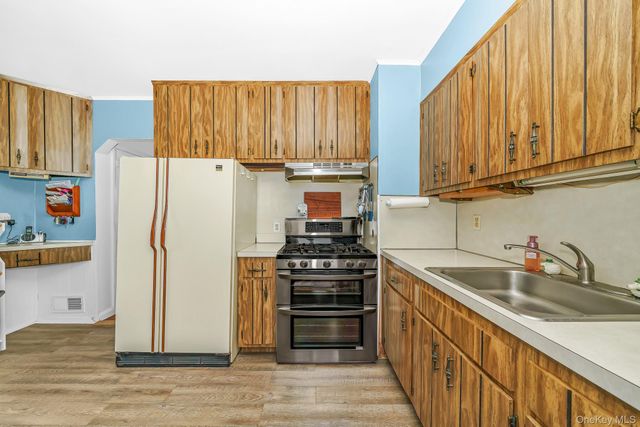 65 5th Street, Garden City Park, NY 11040