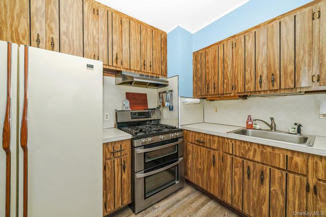 65 5th Street, Garden City Park, NY 11040