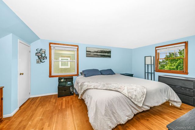 65 5th Street, Garden City Park, NY 11040
