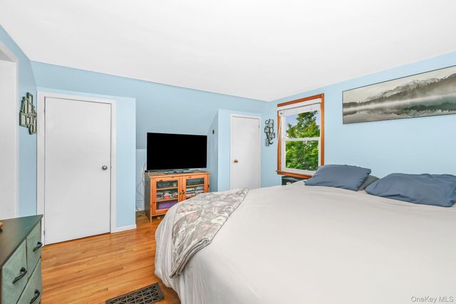 65 5th Street, Garden City Park, NY 11040