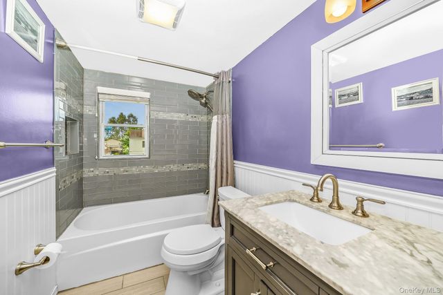 65 5th Street, Garden City Park, NY 11040