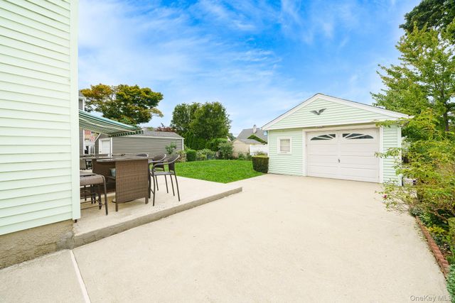 65 5th Street, Garden City Park, NY 11040