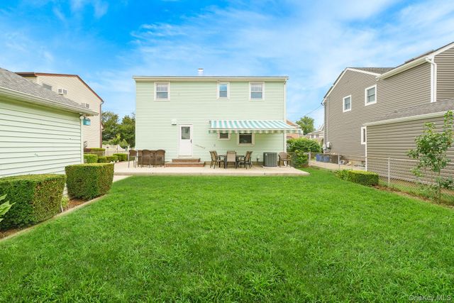 65 5th Street, Garden City Park, NY 11040