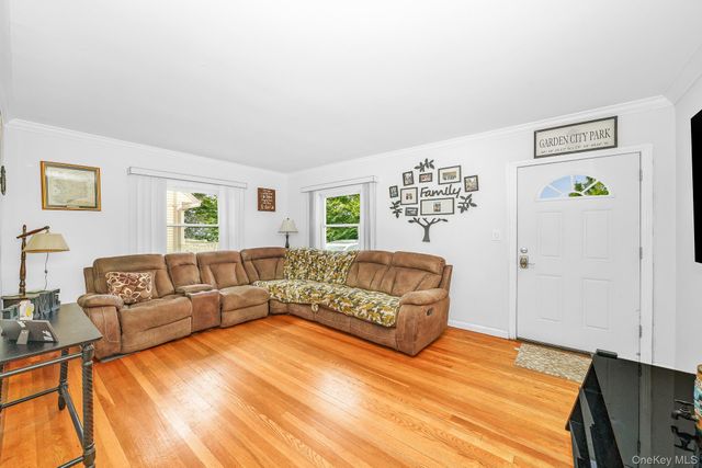 65 5th Street, Garden City Park, NY 11040