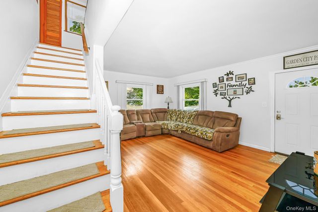 65 5th Street, Garden City Park, NY 11040
