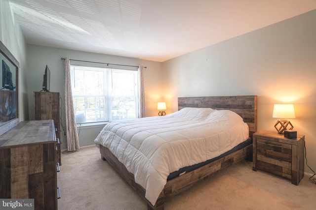 27 CHAMBORD CT, Hamilton, NJ 08619