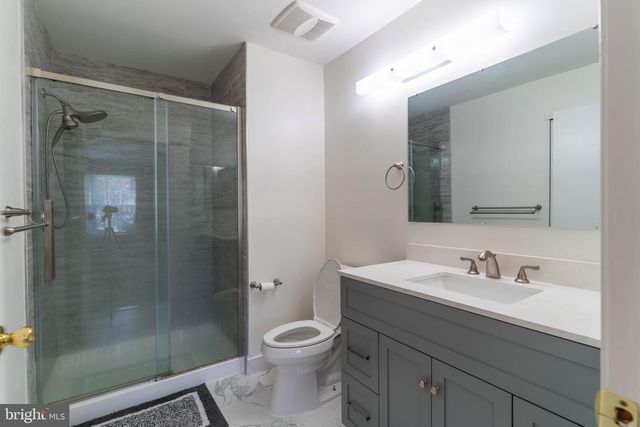 27 CHAMBORD CT, Hamilton, NJ 08619