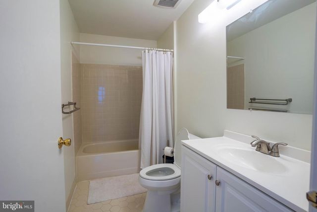 27 CHAMBORD CT, Hamilton, NJ 08619