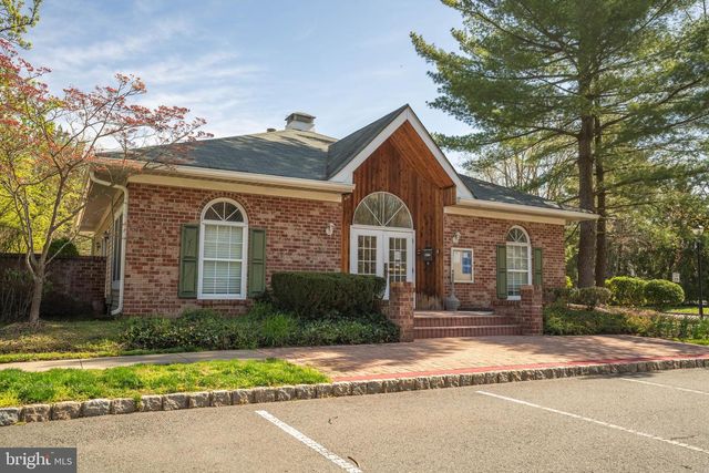 27 CHAMBORD CT, Hamilton, NJ 08619