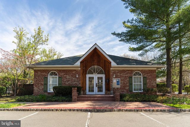 27 CHAMBORD CT, Hamilton, NJ 08619