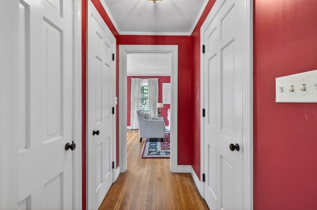9 Stratford Rd, Andover, MA 01810