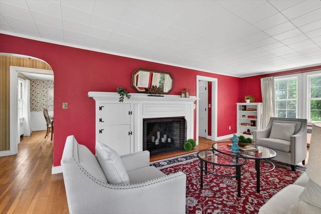 9 Stratford Rd, Andover, MA 01810