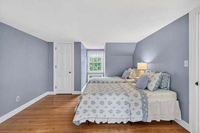 9 Stratford Rd, Andover, MA 01810