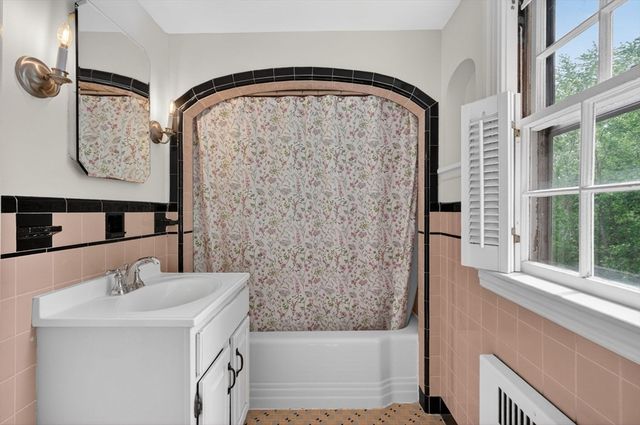 9 Stratford Rd, Andover, MA 01810