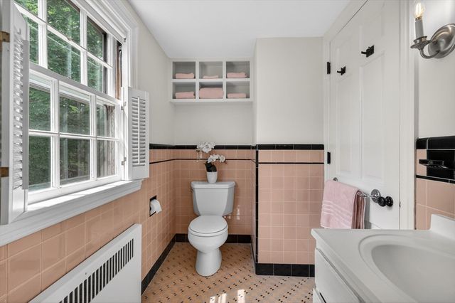9 Stratford Rd, Andover, MA 01810