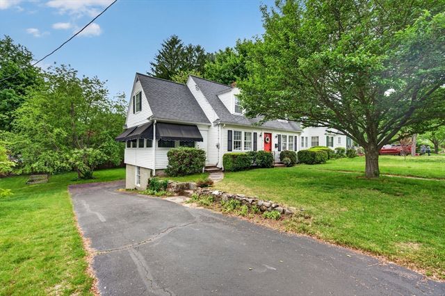 9 Stratford Rd, Andover, MA 01810