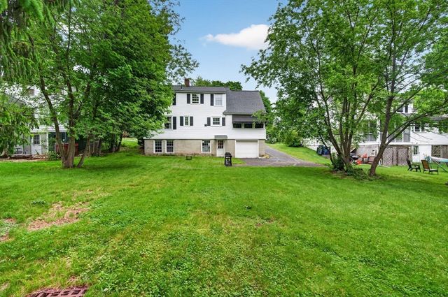 9 Stratford Rd, Andover, MA 01810