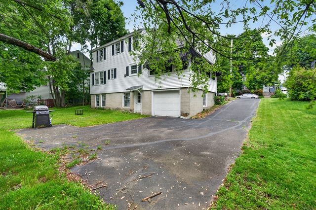 9 Stratford Rd, Andover, MA 01810