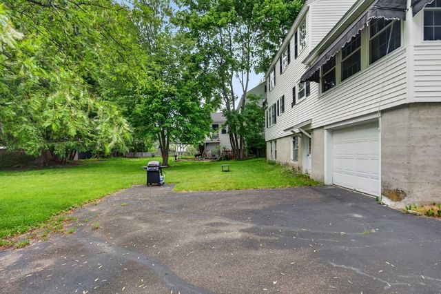 9 Stratford Rd, Andover, MA 01810