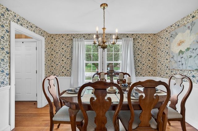 9 Stratford Rd, Andover, MA 01810