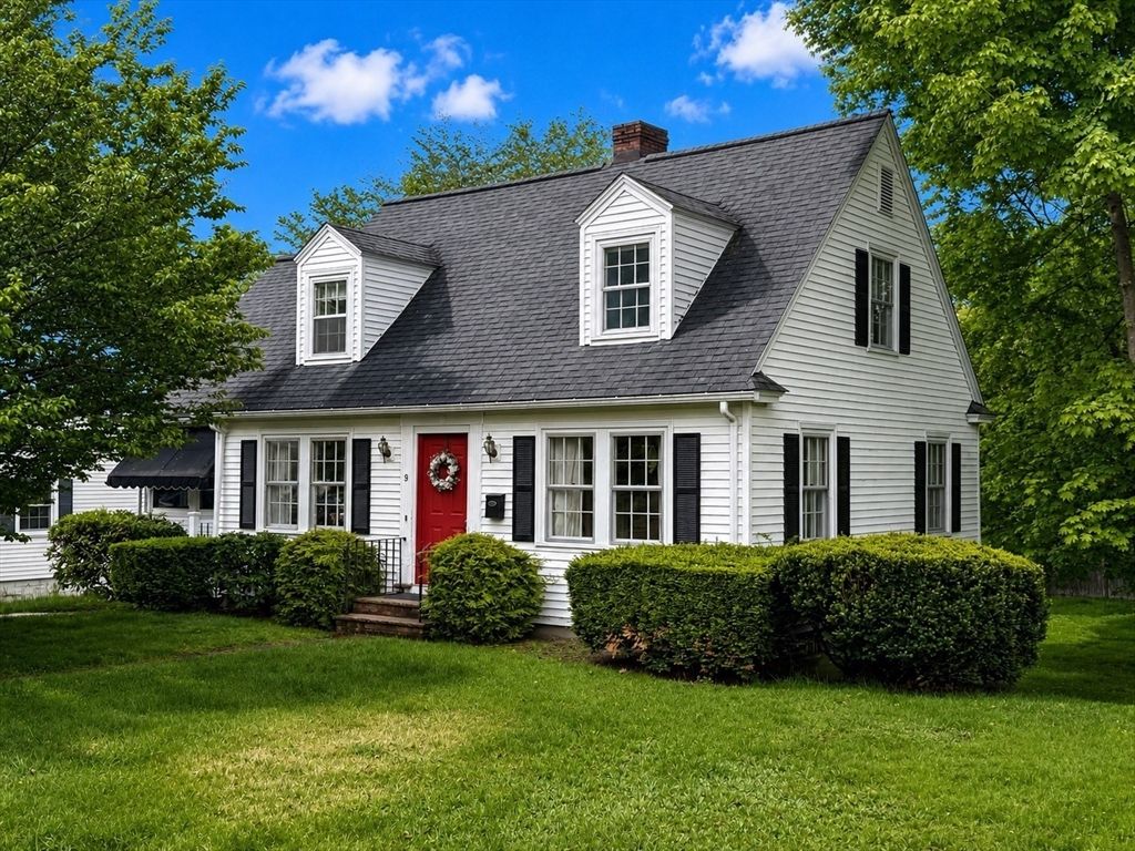 9 Stratford Rd, Andover, MA 01810