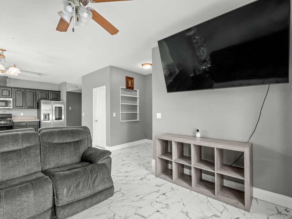 Image 4 of property listing at 337 Ramona Street, Orange Cove, CA 93646