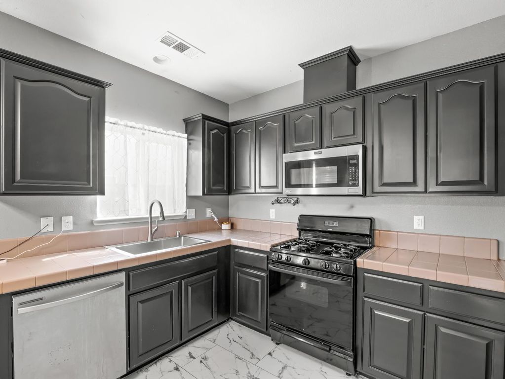 Image 9 of property listing at 337 Ramona Street, Orange Cove, CA 93646